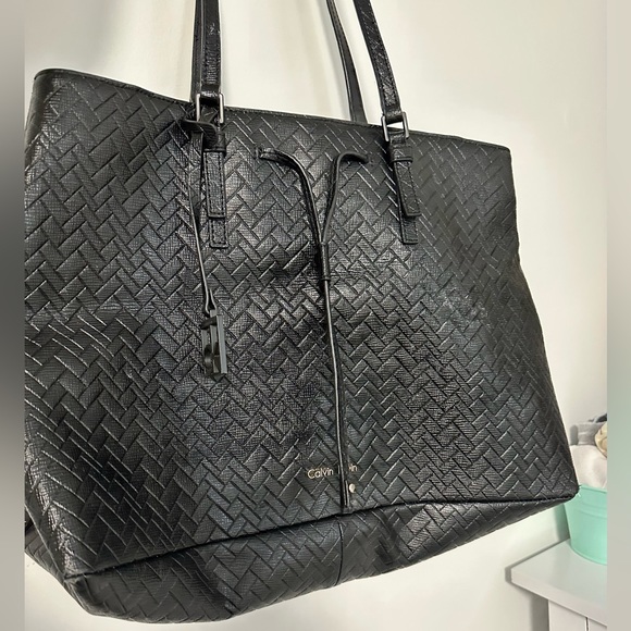 Calvin Klein Black Shoulder Bag - Picture 5 of 5